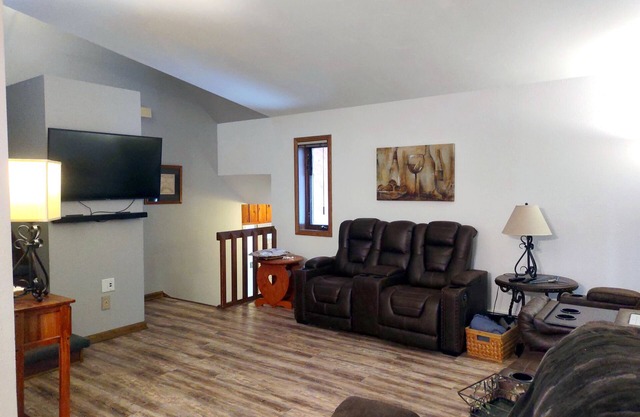 Wonderful Upper Unit, 2-bedroom home in North Pole Duplex