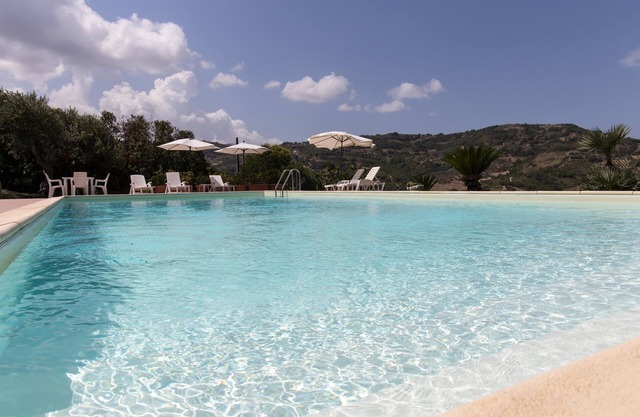 Maravillosa villa con piscina en posición panorámica a las puertas del Cilento.