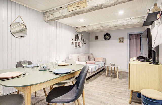 Preciosa casa de vacaciones para 6 personas con WIFI, A/C, TV y aparcamiento