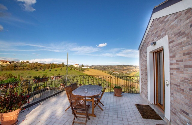 Preciosa casa de vacaciones para 6 personas con WIFI, A/C, terraza y aparcamiento