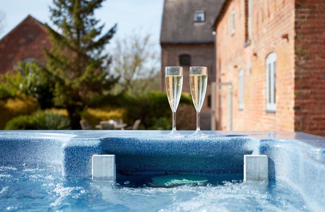 Preciosa casa de vacaciones para 10 personas con jacuzzi, WIFI, TV, terraza y aparcamiento