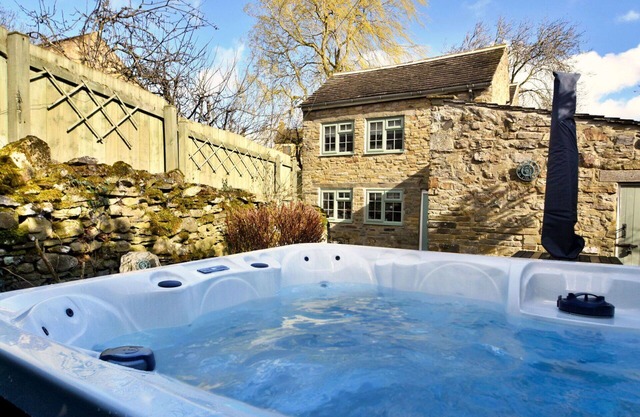 Preciosa casa de vacaciones con WIFI, jacuzzi, terraza, mascotas permitida y aparcamiento