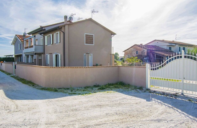 Estupenda casa de vacaciones con WIFI, A/C, TV, patio, mascotas permitida y aparcamiento