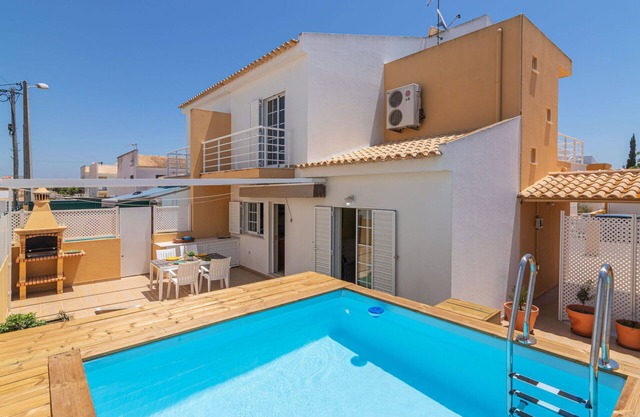 Preciosa casa de vacaciones con WIFI, A/C, piscina privada, TV, balcón y aparcamiento