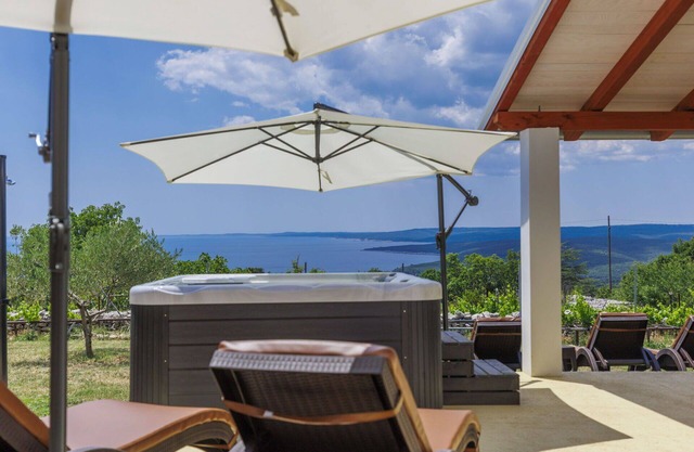Preciosa casa de vacaciones con WIFI, A/C, jacuzzi, TV, terraza, mascotas permitida y aparcamiento