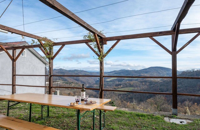 Preciosa casa de vacaciones con jacuzzi, WIFI, TV, patio, vista panorámica