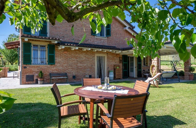Preciosa casa de vacaciones para 4 personas con WIFI, TV, patio, mascotas permitida y aparcamiento