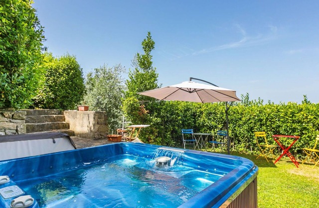 Wonderful villa for 8 people with WIFI, private pool, hot tub, TV, patio and parking