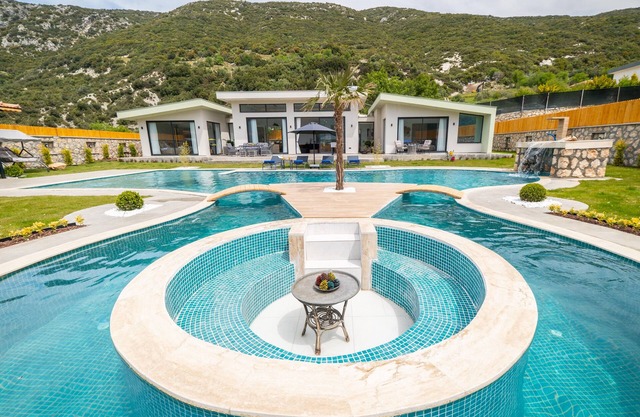Wonderful Villa With Huge Pool