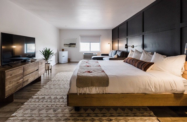 Wonderstone King Suite Guest Room
