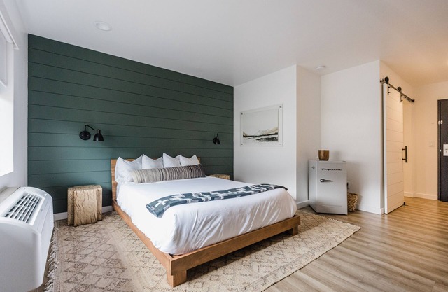 Wonderstone Single Queen ADA Guest Room