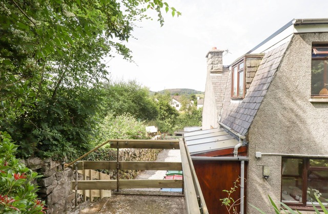 WOOD END, pet friendly, character holiday cottage in Dalbeattie