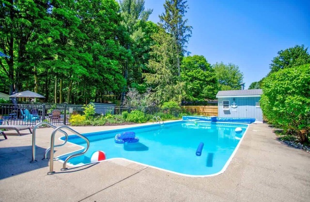 Woodcliff Cottage | Heated Private Pool