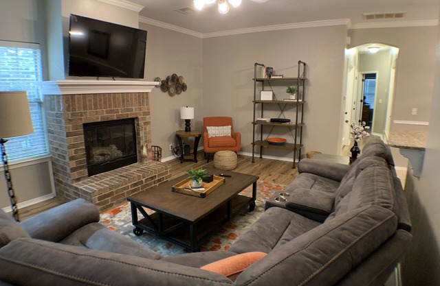 Wooded Area with Neighborhood Pool. Close to UCO & Hospitals.