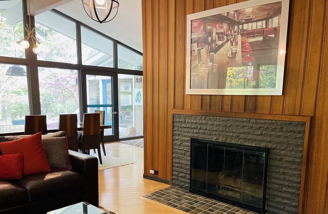 Wooded retreat 1.5 mi from downtown Ann Arbor