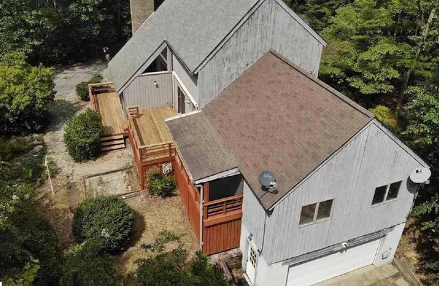 Wooded Wonderland - TEIC, Tryon, Landrum - CLOSE!!