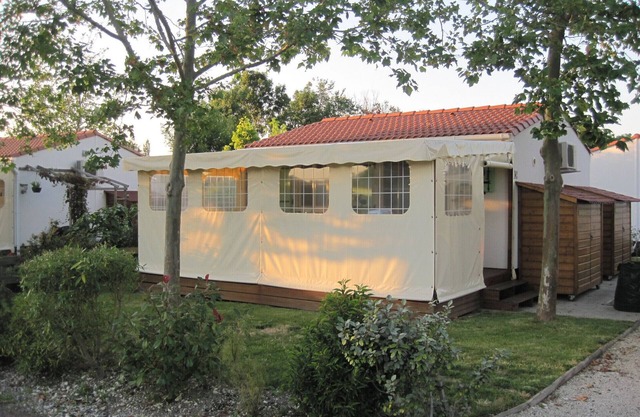 chalet de madera en los jardines de St Pierre