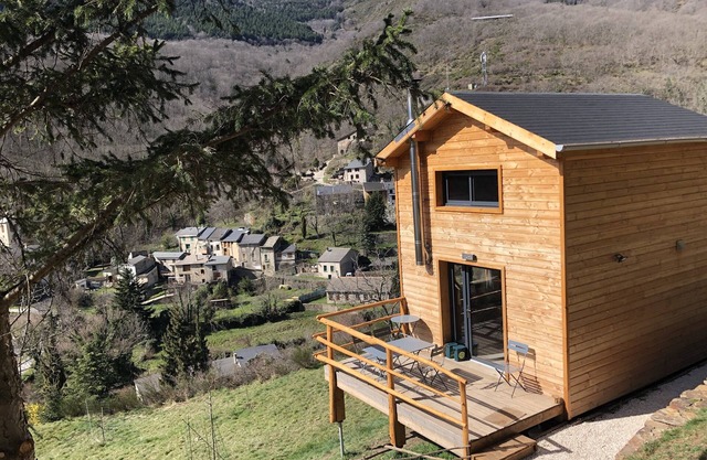 INDEPENDENT MOUNTAIN CHALET 2 TO 4 PEOPLE