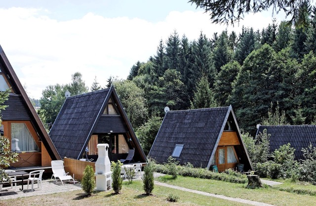 Casa de vacaciones con terraza cerca de un lago para nadar
