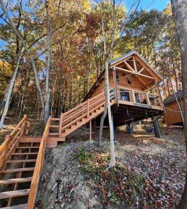Wooden Chic Cabin Fully Stocked in Ohio
