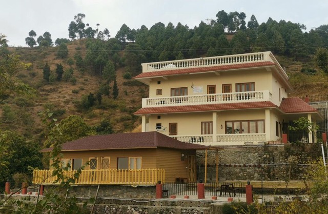Wooden Cottage by Mountain Homes- Lansdowne