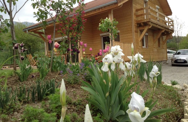 WOODEN HOUSE IN GAP (05000)