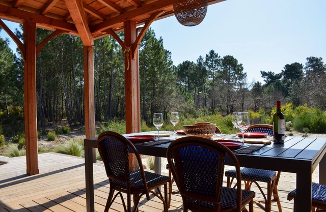 Wooden house overlooking the forest - 1km from the beach and Montalivet market