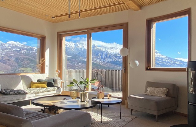 Wooden house with garden 15 minutes from Lac de Serre-Ponçon and Gap golf course