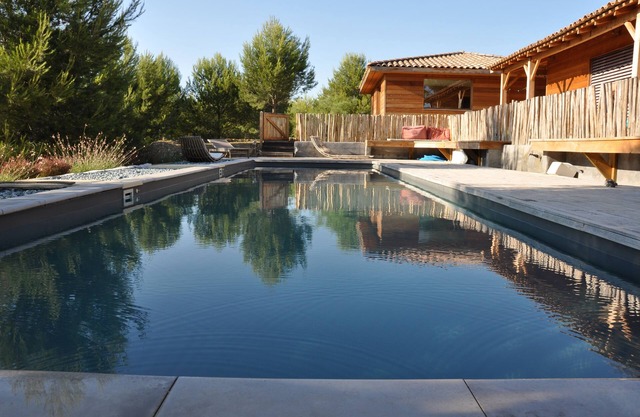 Casas de madera cerca de Aix-en-Provence piscina del jardín de bienvenida de 12 a 16 personas