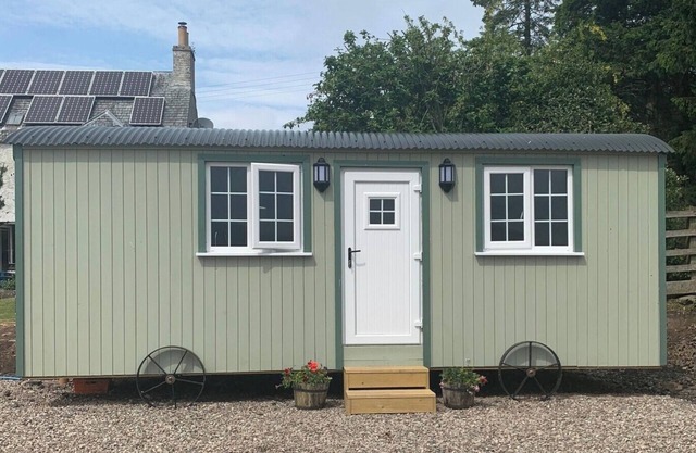Woodhead Shepherds Hut - Sleeps 2 - Mailer Farm