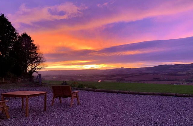 Woodhead Shepherds Hut - Sleeps 2 - Mailer Farm