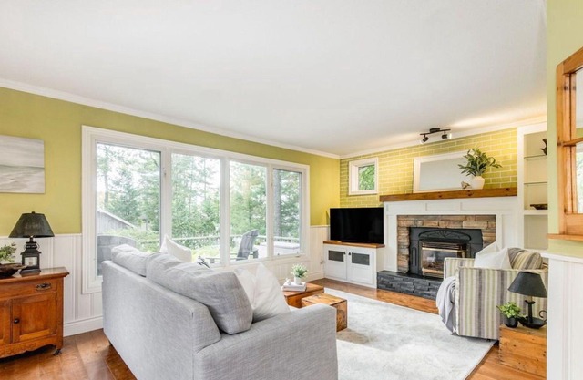 Woodland Beach 4 Season Cottage