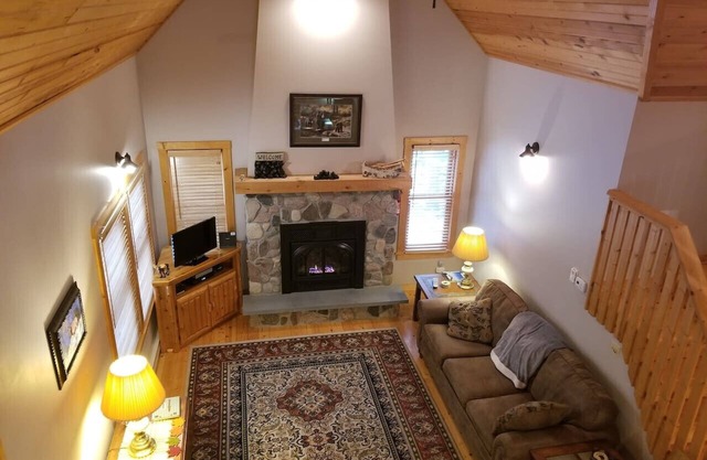 Woodland Chalet - Cabaña actualizada en el corazón del desierto de Bayfield en Brickyard Creek