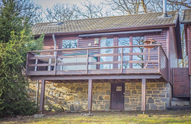 Chalet en el bosque en Heure Park
