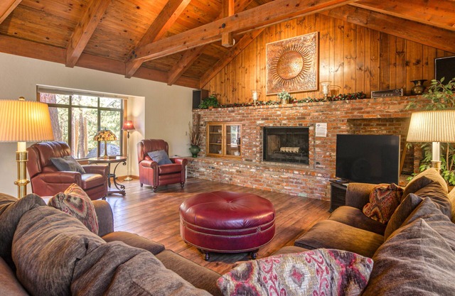 Woodland casa w / jacuzzi y chimenea minutos a la playa, 3 perros OK