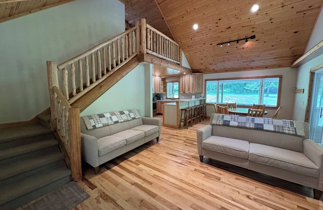 Woodland Escape with Stunning Riverfront Views
