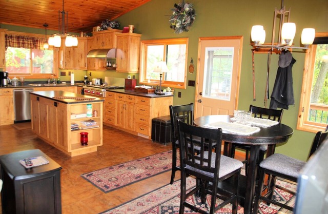 Woodland Trails Cabin on 130 acres with wildlife and miles of private trails