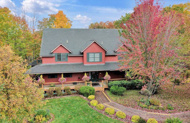 Woodland Trails Lodge on 130 acres with ponds and miles of private trails