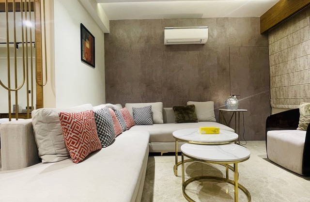 Woodlands Apartment - Fully Furnished Luxury Apartment