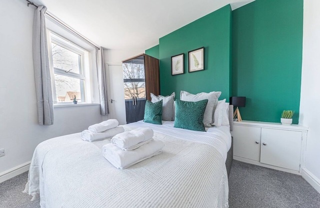 Woodman House- 7 Bed House
