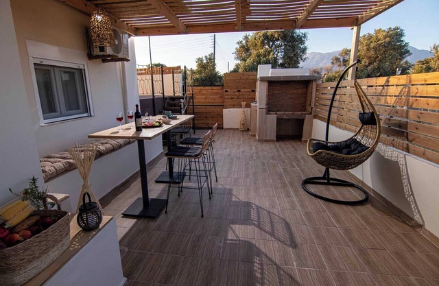 Woodoven Home - pool, BBQ & outdoor cinema