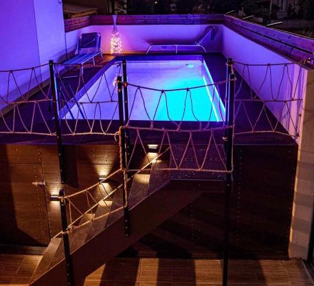 Woodoven home - pool, bbq & outdoor cinema