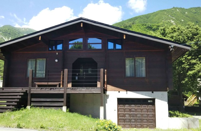 Woodpecker Chalet