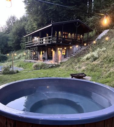 Woods-hottub & AC