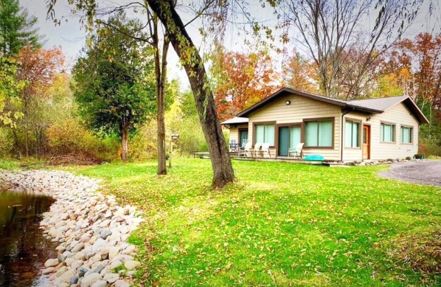 Woods & Water Cabin - Fish or Kayak on Pere Marquette River near Ludington, MI.