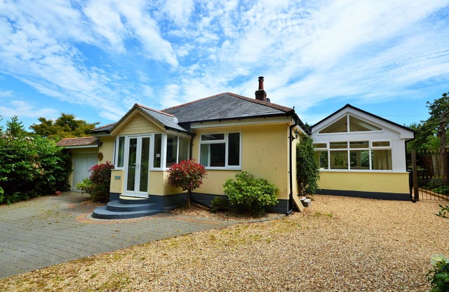 Woodside Cottage - una casa que tiene capacidad para 6 personas en 3 dormitorios