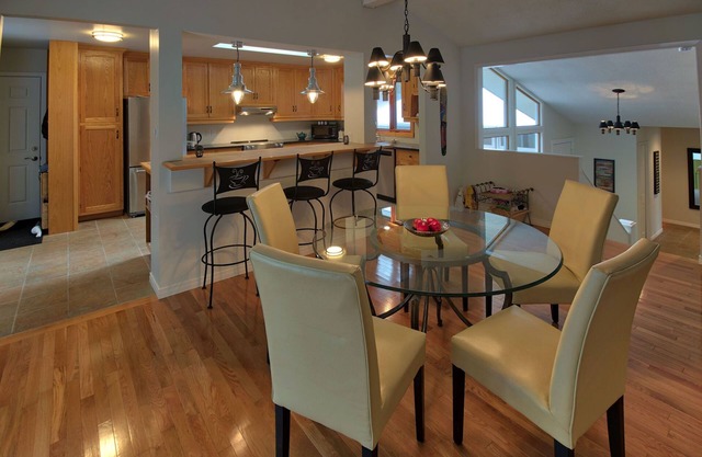 Woodside Cottage- Luxury In Southcott Pines, Grand Bend!