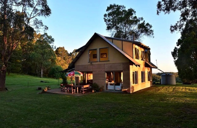 Woodside Country Retreat....home with a view