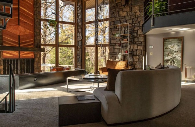Woodsong - 5,600sf of Architectural Masterpiece