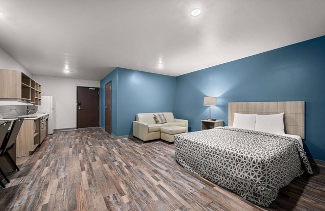 Woodspring Suites Dearborn - Detroit